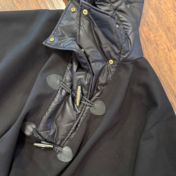 Tuckernuck Black Hooded Cape with Toggle Closure - Picture 6 of 6